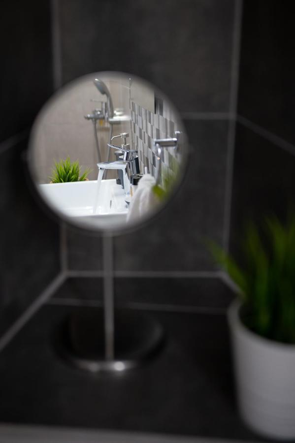 הוילה Exámbela Grey House מראה חיצוני תמונה